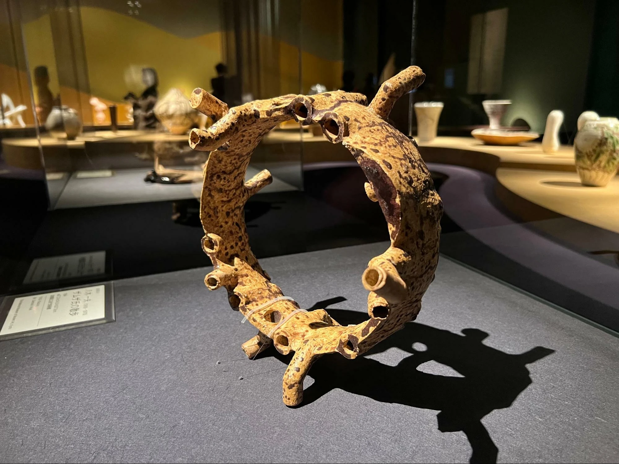 前衛陶芸の50年を体感、八木一夫や鈴木治ら走泥社の展覧会