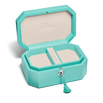 -74626726_1071821_AV_1.jpg?&