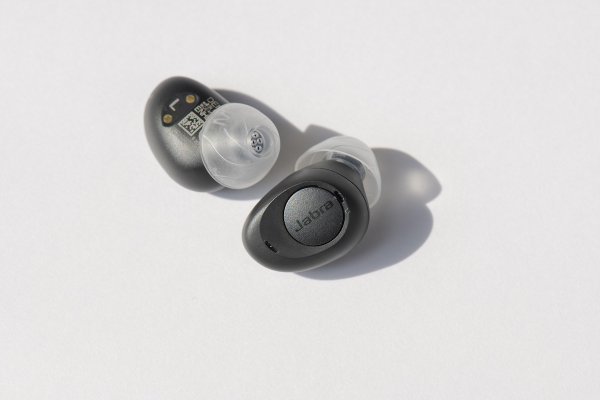 聞きたい音に集中できる、聴力サポートが目的のスマートイヤホン