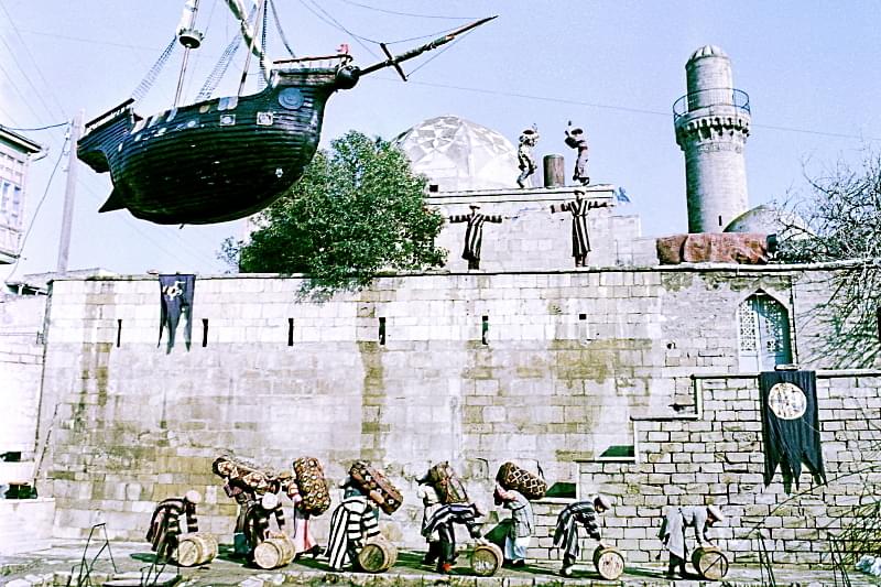 スラム砦の伝説 : 作品情報・キャスト・あらすじ - 映画.com