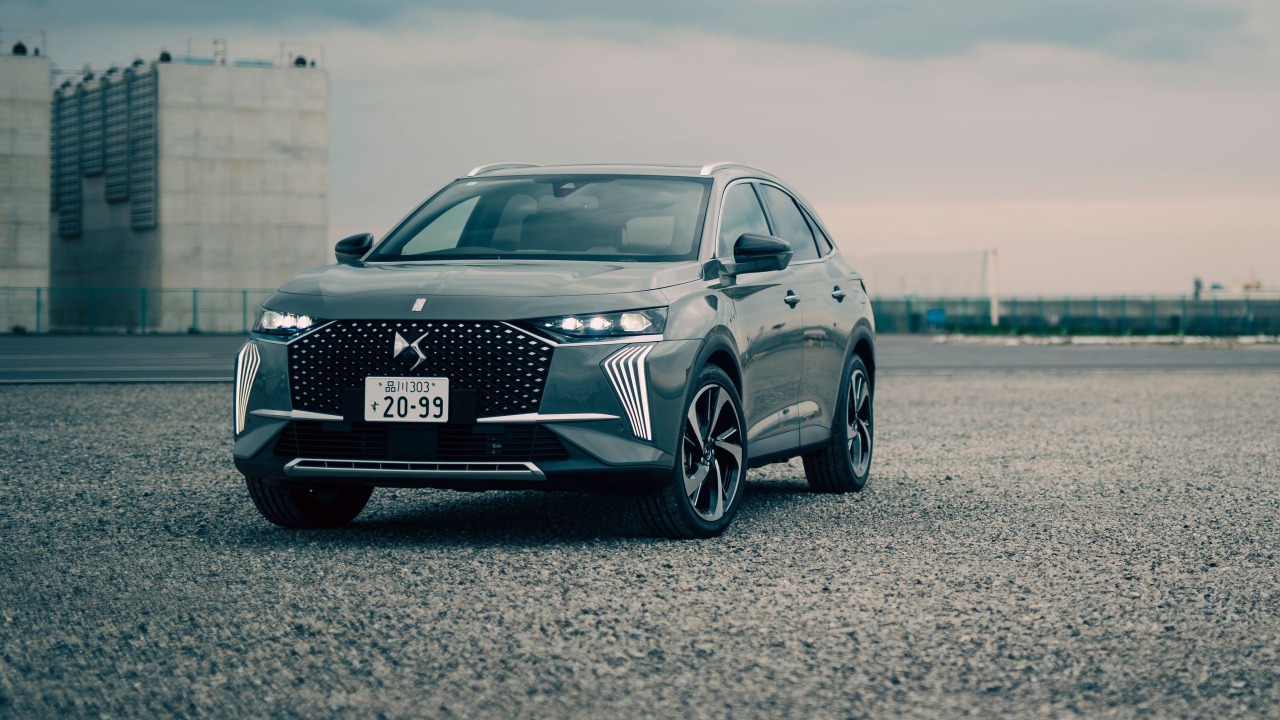 個性輝くSUVの華やかな進化──新型DS 7試乗記 | GQ JAPAN