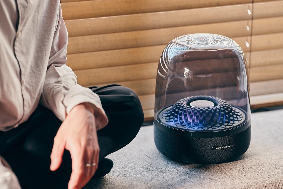 音楽と光の両面で空間を彩るHarman Kardonのスピーカー。もてなしの