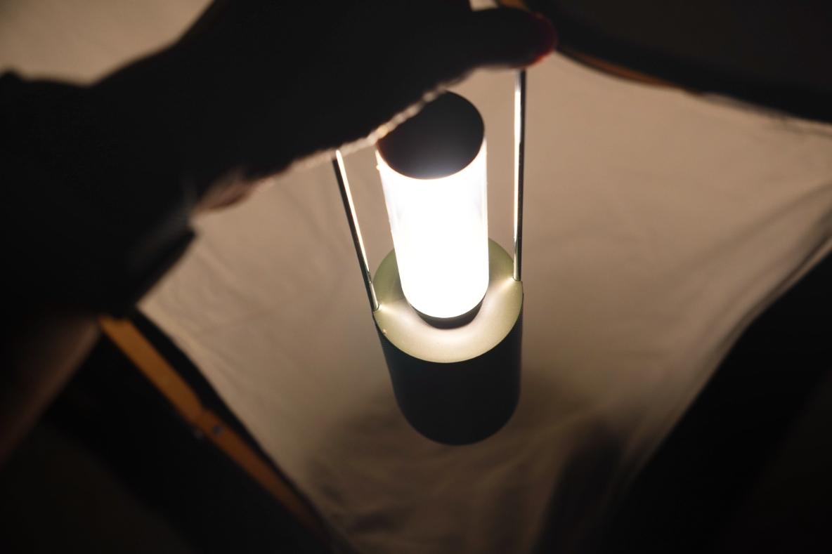 SHARP×オンキヨーのポータブルスピーカーランタンが有能すぎ。キャンプ