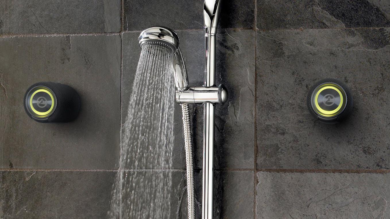 お風呂も迫力ライブ空間に。真ん中で割れる防水スピーカーが映画や音楽