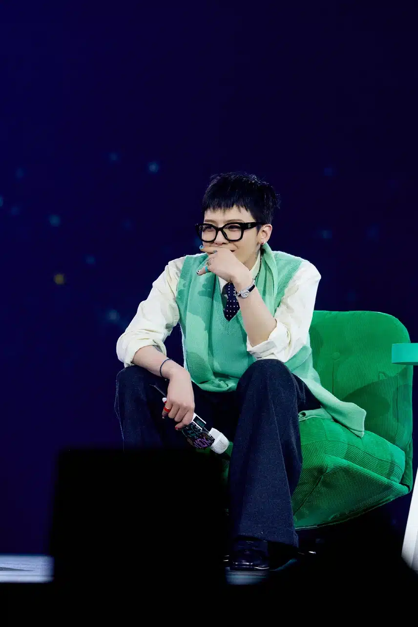 タイのファンと幸せそうに見えるファンミーティングでG-DRAGONの写真