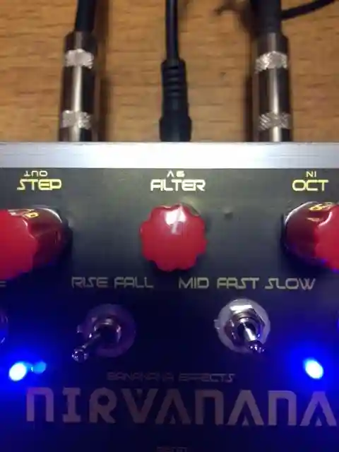 ギターシンセのような超個性的なエフェクター BANANANA EFFECTS NIRVANANA