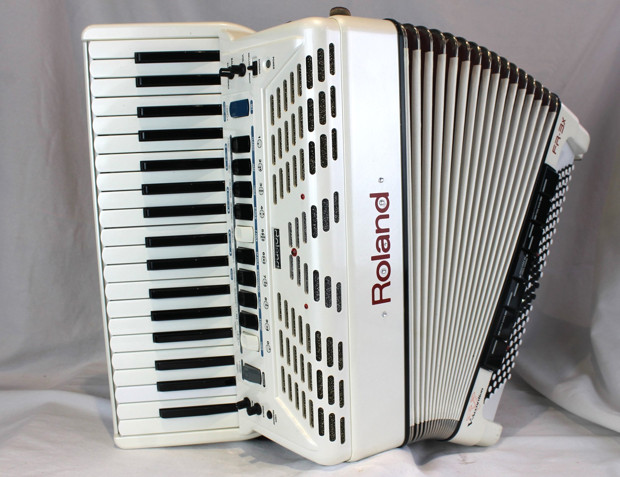 6484 - White Roland FR-3X-WH Piano Accordion 37 120 Previous Model