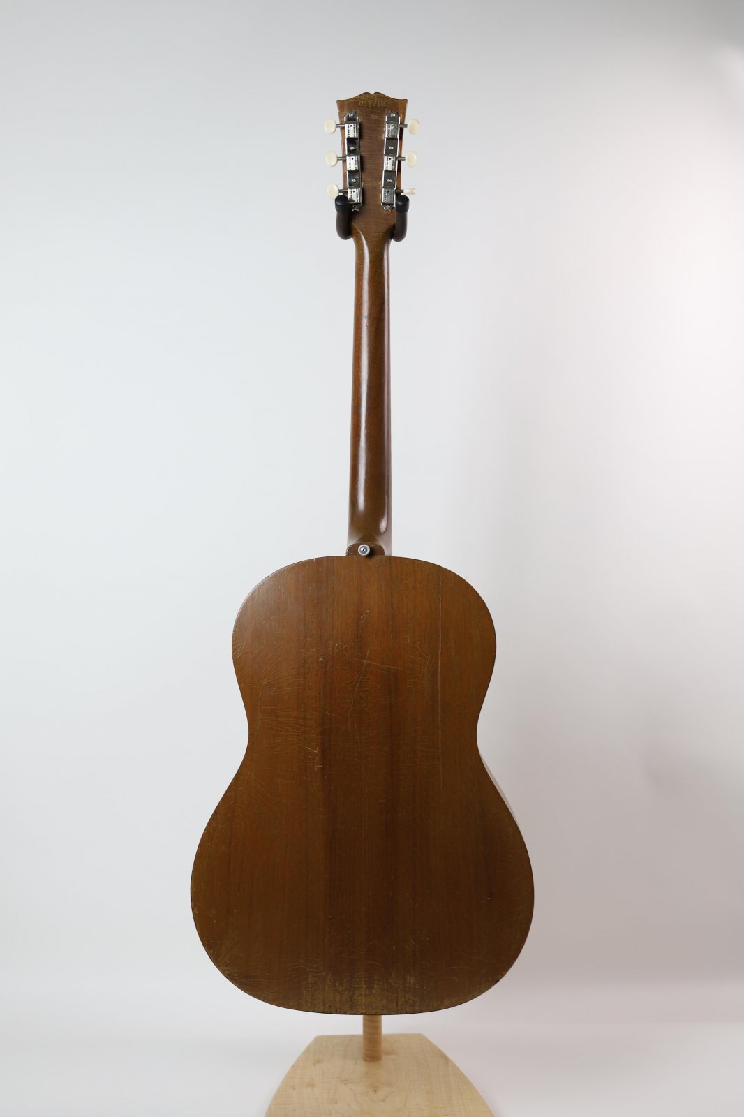 Pre-Owned Vintage 1967 Gibson LG0