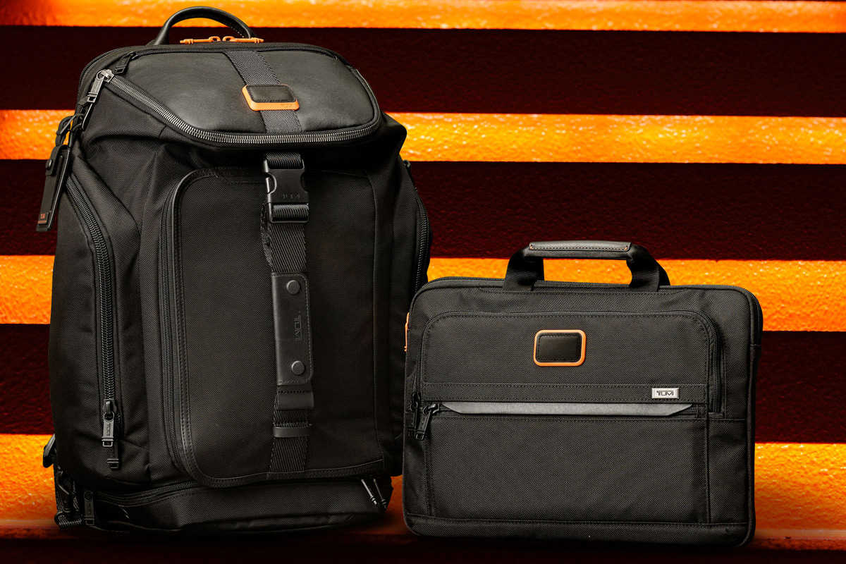 トゥミ〉が俳優クリス・プラットとコラボ！惹かれるのは才色兼備な