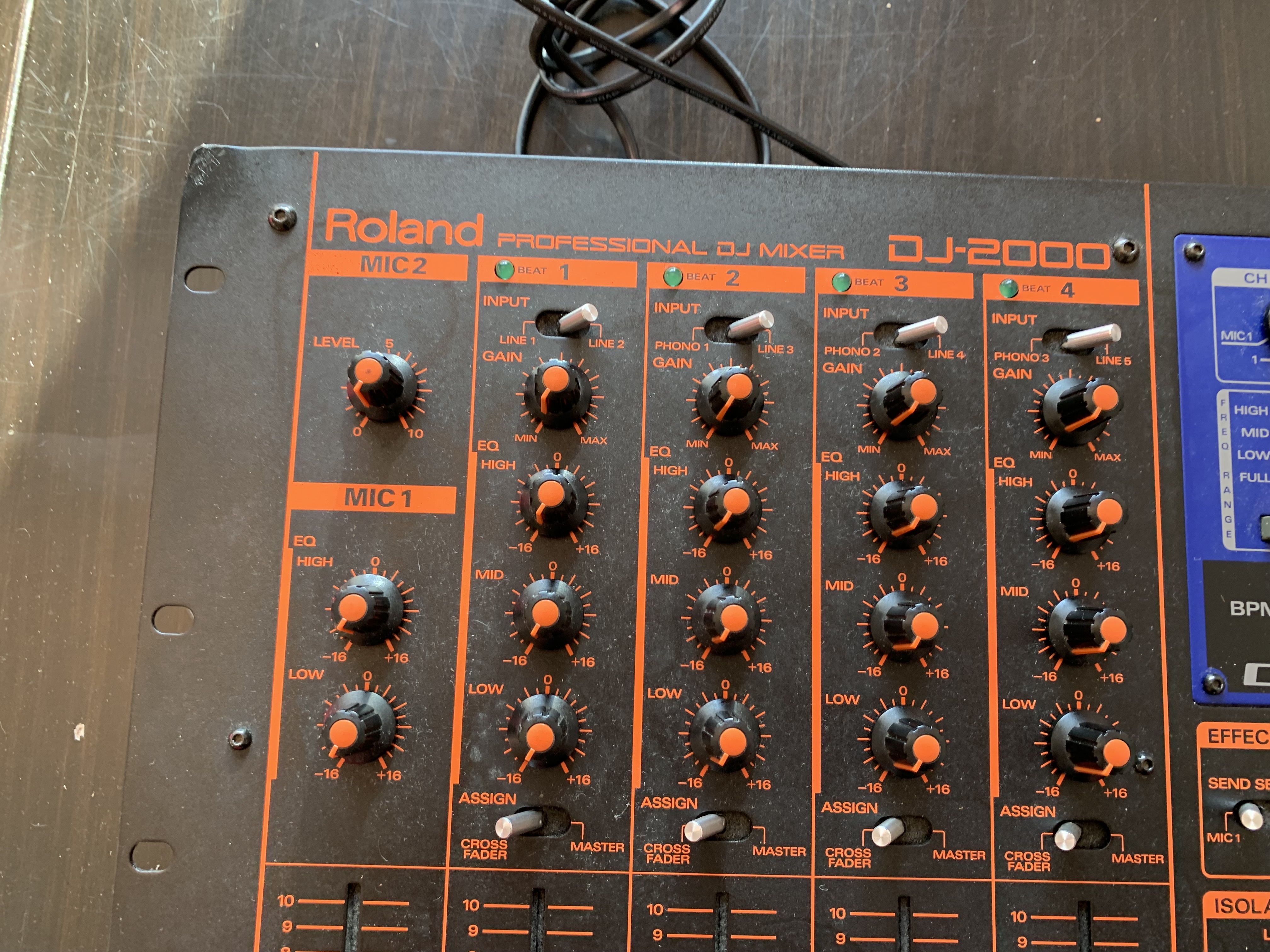 DJ-2000 - Roland DJ-2000 - Audiofanzine