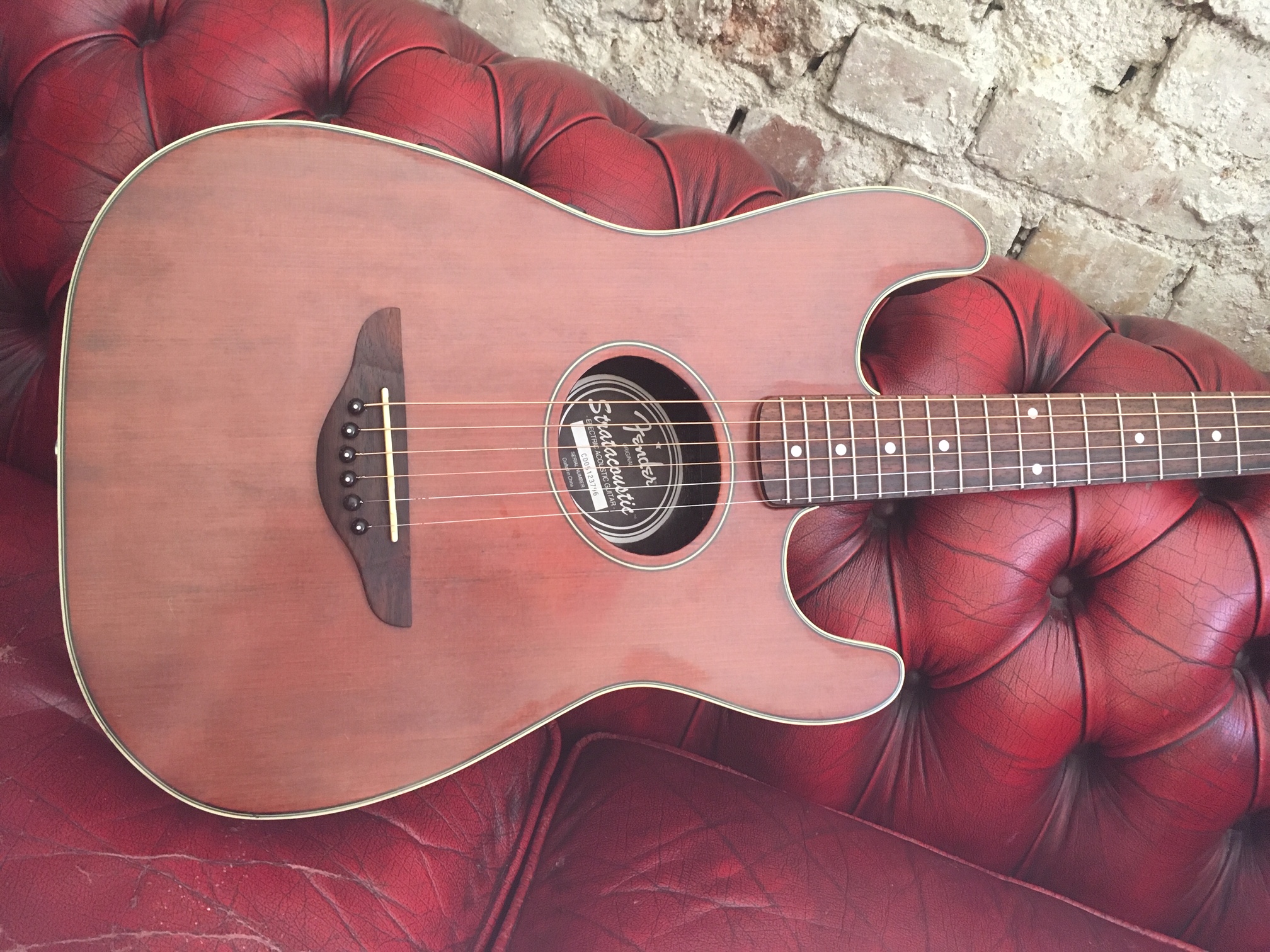 Stratacoustic - Squier Stratacoustic - Audiofanzine