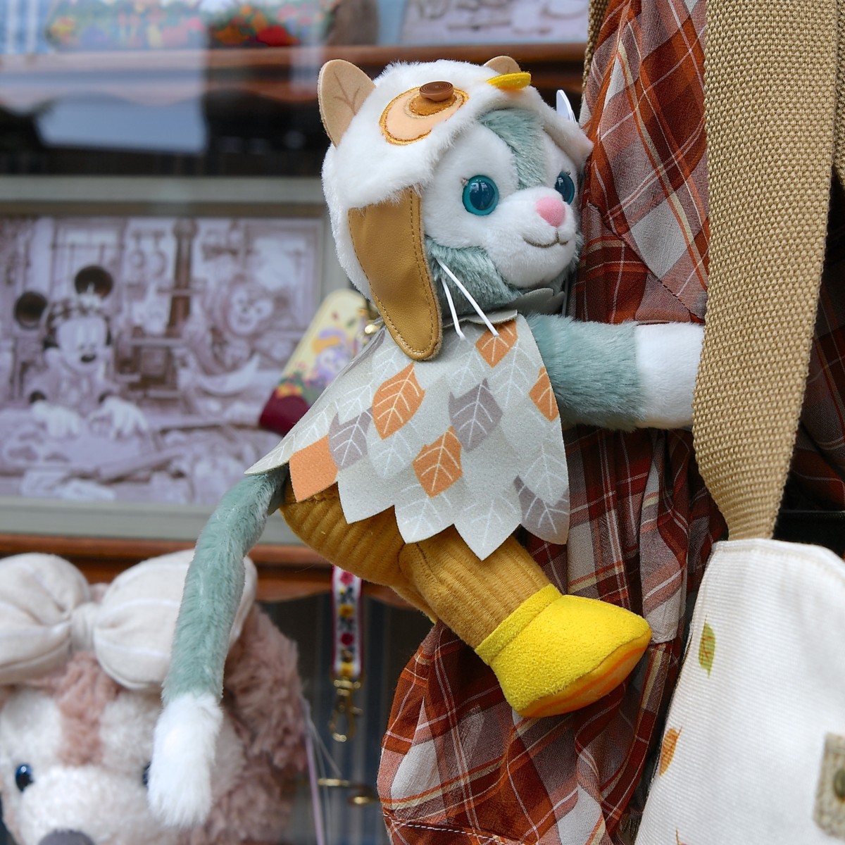 カーテンホルダー&腕にくっつく！東京ディズニーシー“ダッフィーたちの