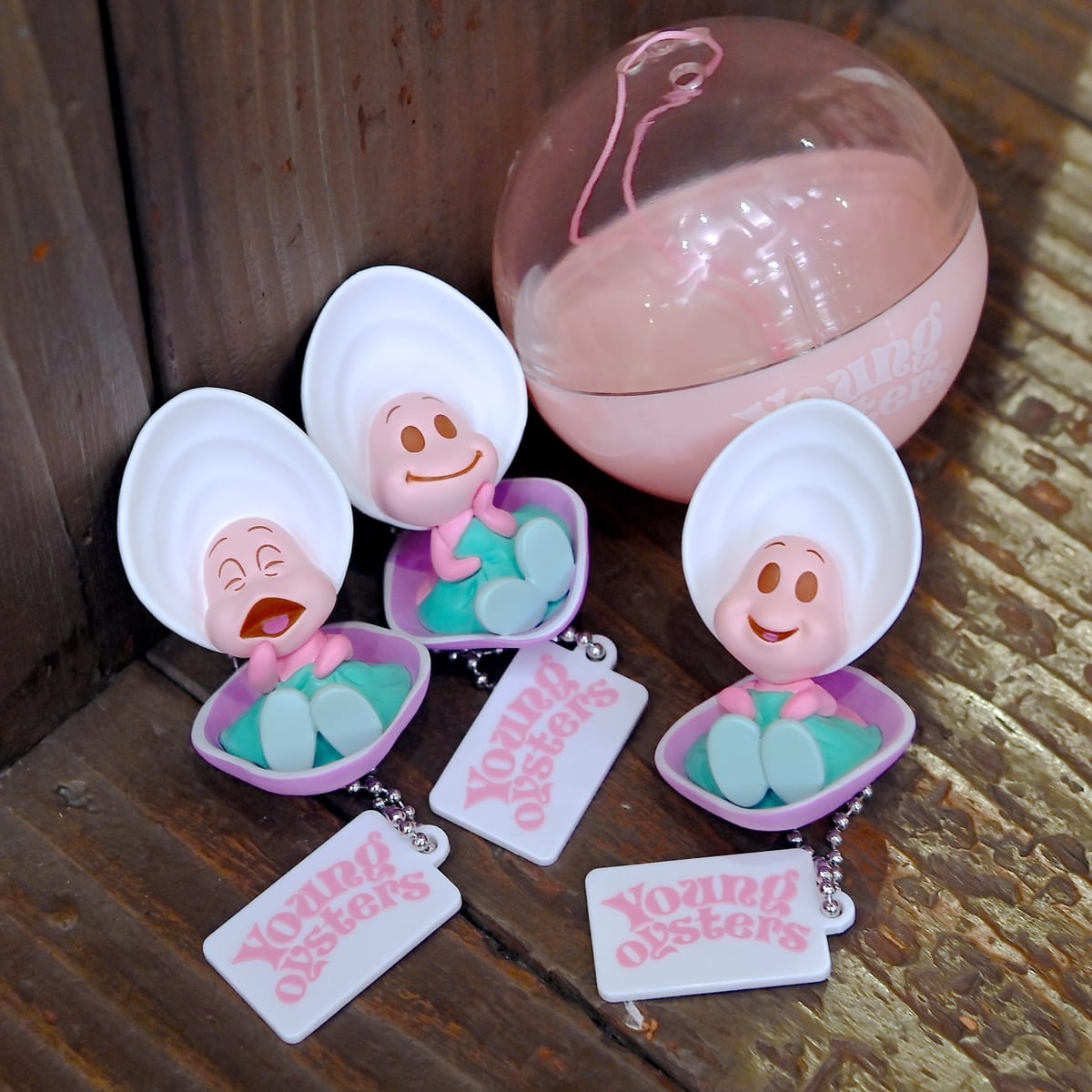 ヤングオイスターのキーチェーン！東京ディズニーランド『ふしぎの国の