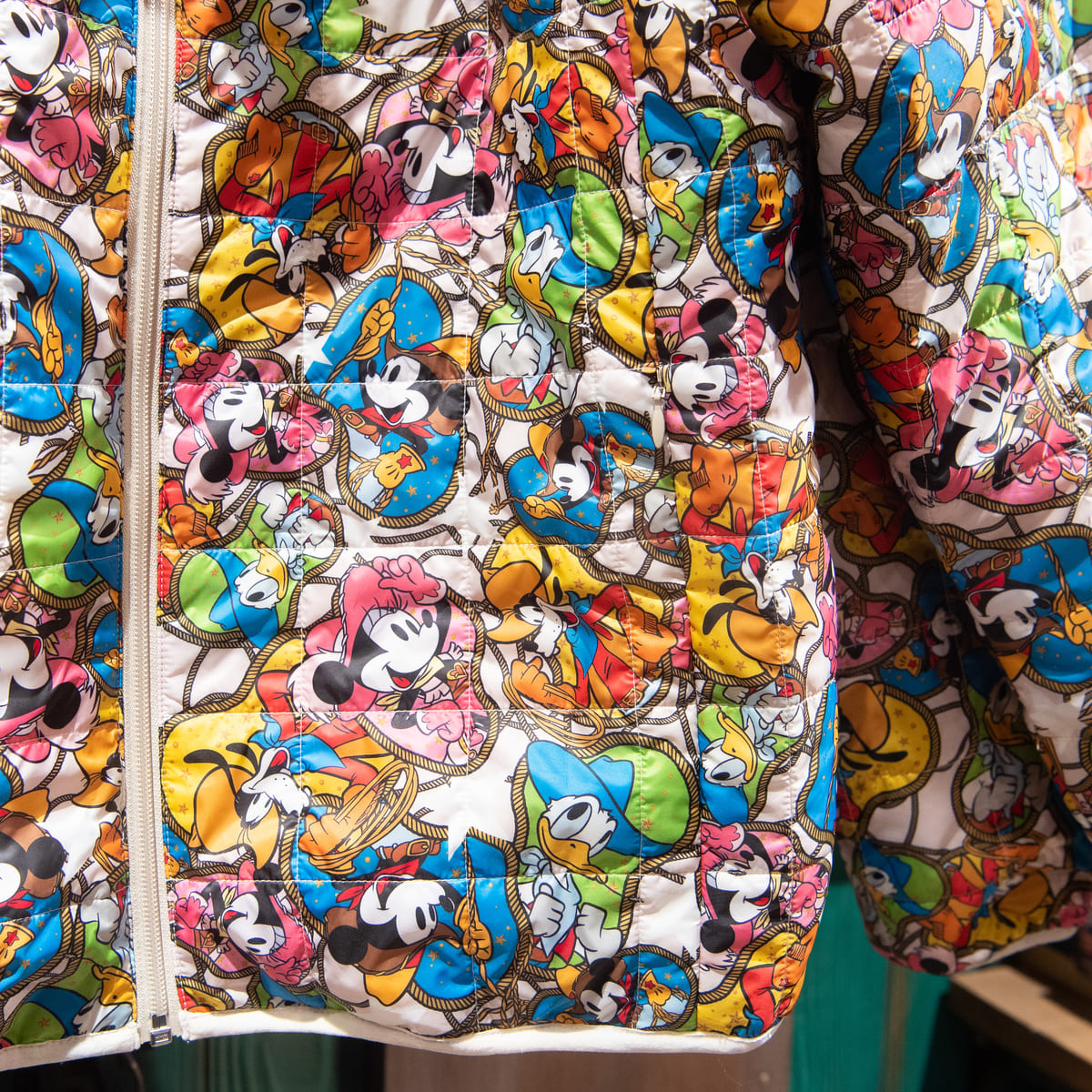リバーシブル仕様！東京ディズニーランド「ウエスタンウエア
