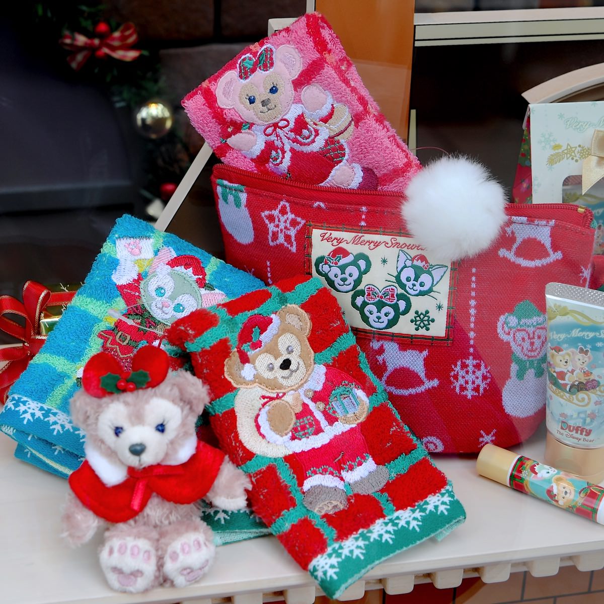 サンタコスチュームのダッフィー！東京ディズニーシー“ダッフィーの