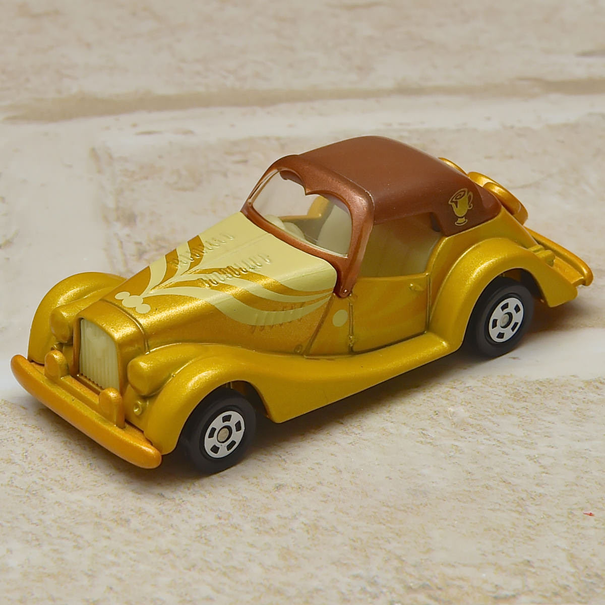 ベルたちがおしゃれなトミカに！ディズニーモータース セブン＆アイ