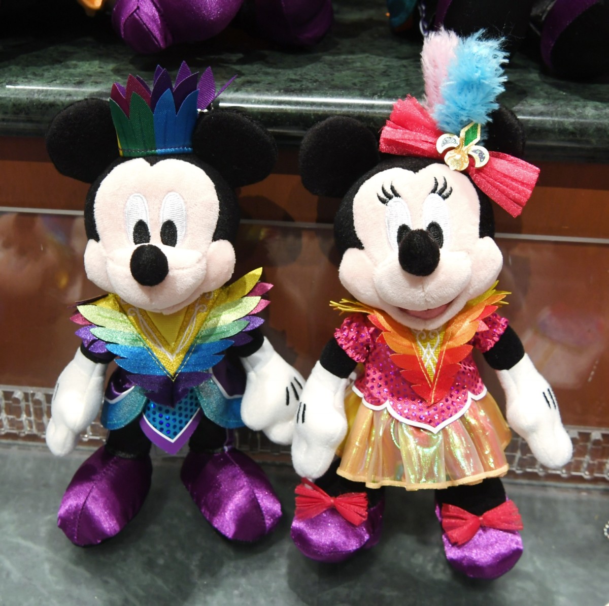 鮮やかなコスチュームのぬいぐるみ！東京ディズニーランド「レッツ