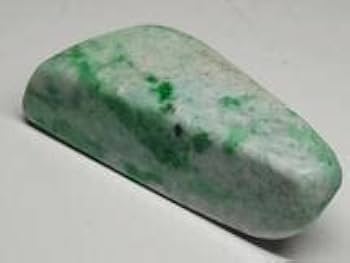 Amazon.co.jp: 鮮緑 181g 翡翠 原石 ヒスイ 鉱物 鑑賞石 糸魚川 水石