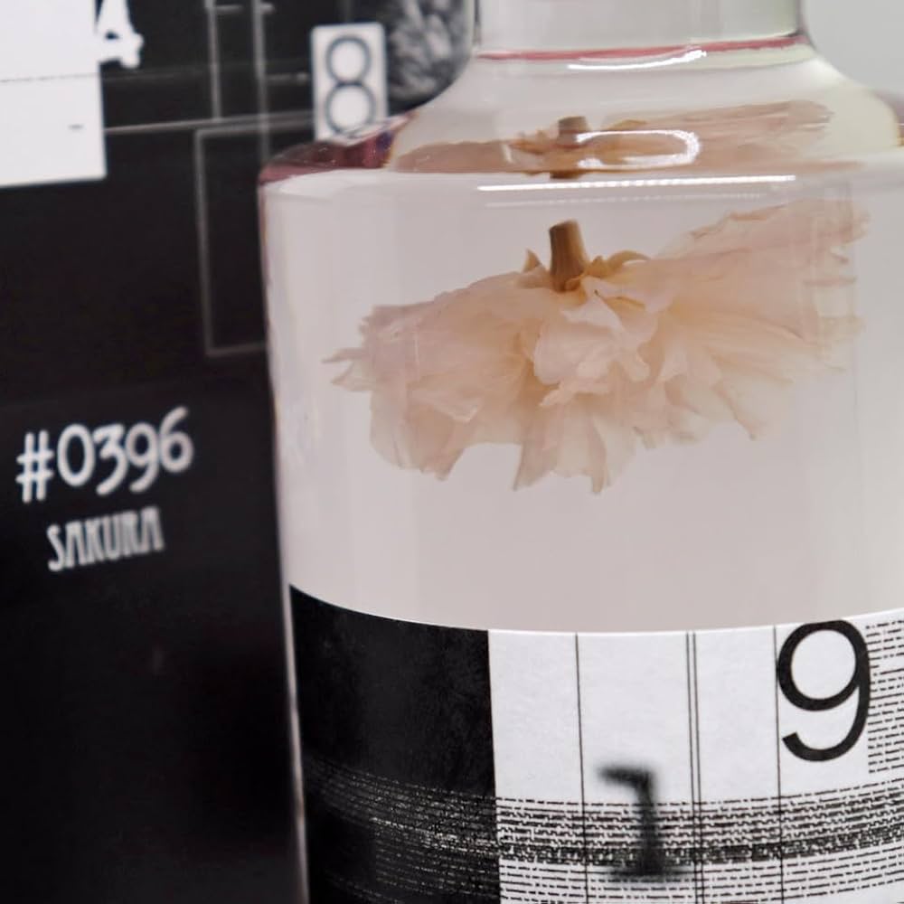 Amazon.co.jp: サクラ 紅櫻蒸溜所 9148 SAKURA 700ml 40% 化粧箱つき