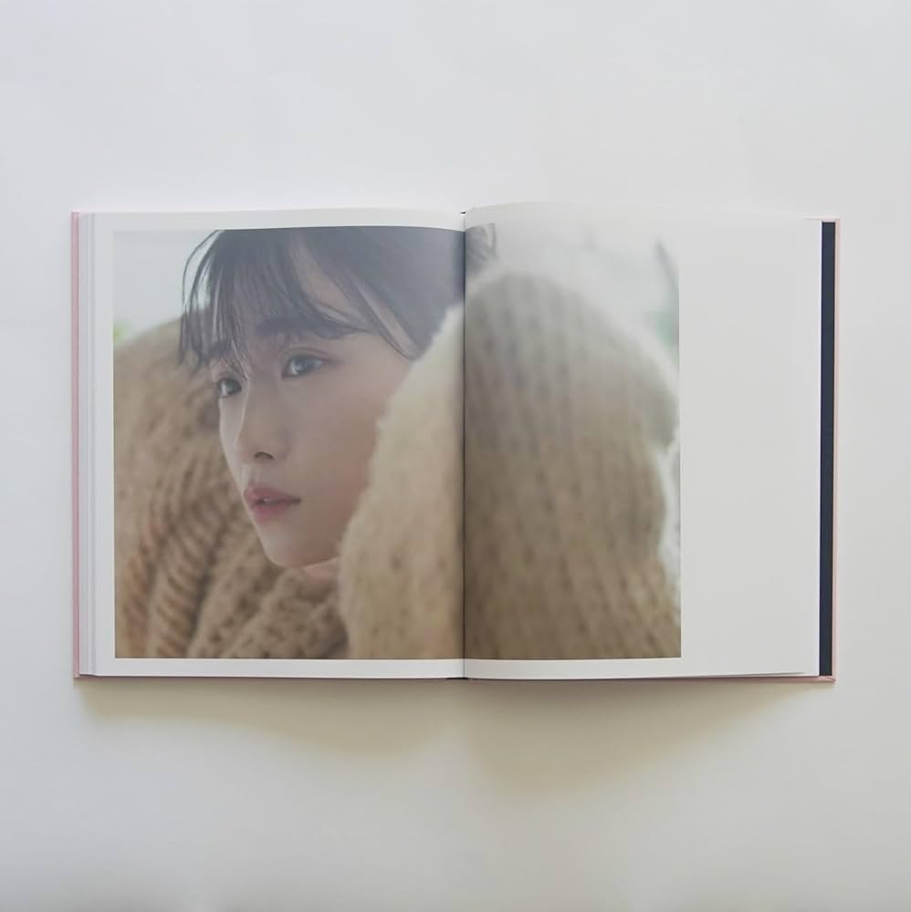 私が撮りたかった女優展2022 | guilloche inc. |本 | 通販 | Amazon