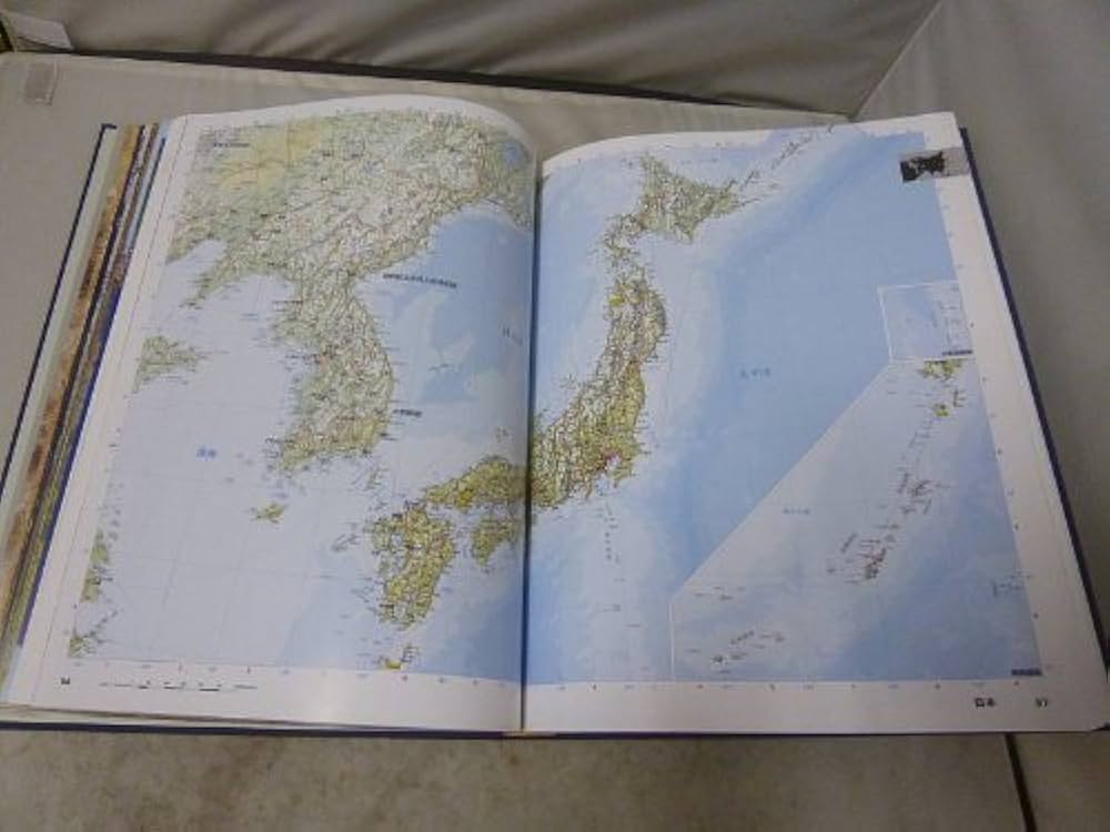 ベルテルスマン世界地図帳 日本版 普及版 |本 | 通販 | Amazon