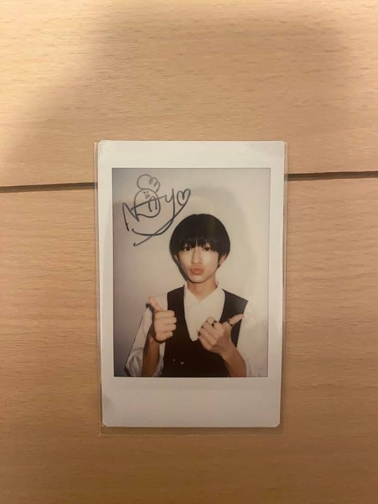 Amazon.co.jp: MAZZEL NAOYA(ナオヤ)サイン入りチェキ ホビー グッズ