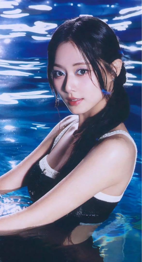 Amazon.co.jp: twiceツウィとサナのサイン チェキ : おもちゃ