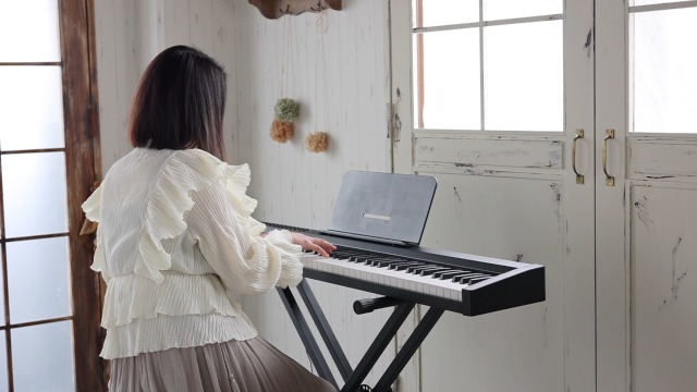 Amazon | Carina 電子ピアノ 88鍵盤 キーボード 充電式 コードレス