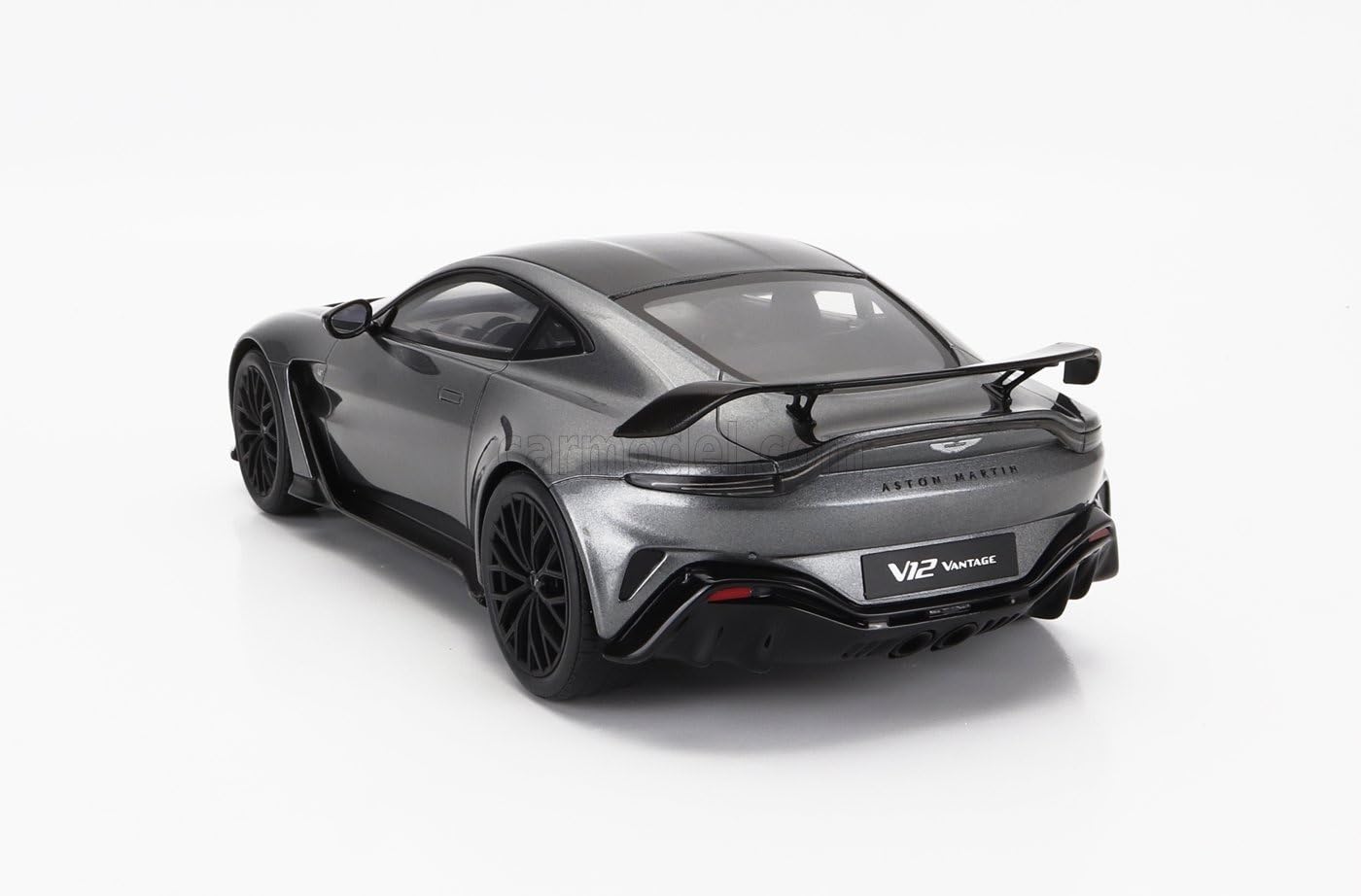 Amazon.co.jp: ミニカー 1/18 アストンマーチン V12 GT-SPIRIT 1/18