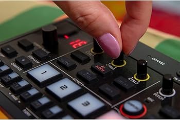 Roland Aira Compact P-6 Creative Sampler con cuffie keepdrum