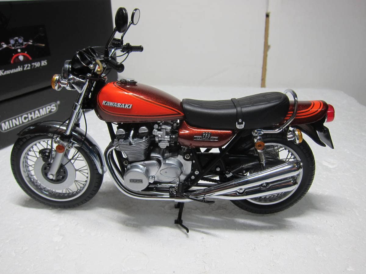 Amazon | 1/12 ミニチャンプス カワサキ Z2 750 RS キャンディブラウン