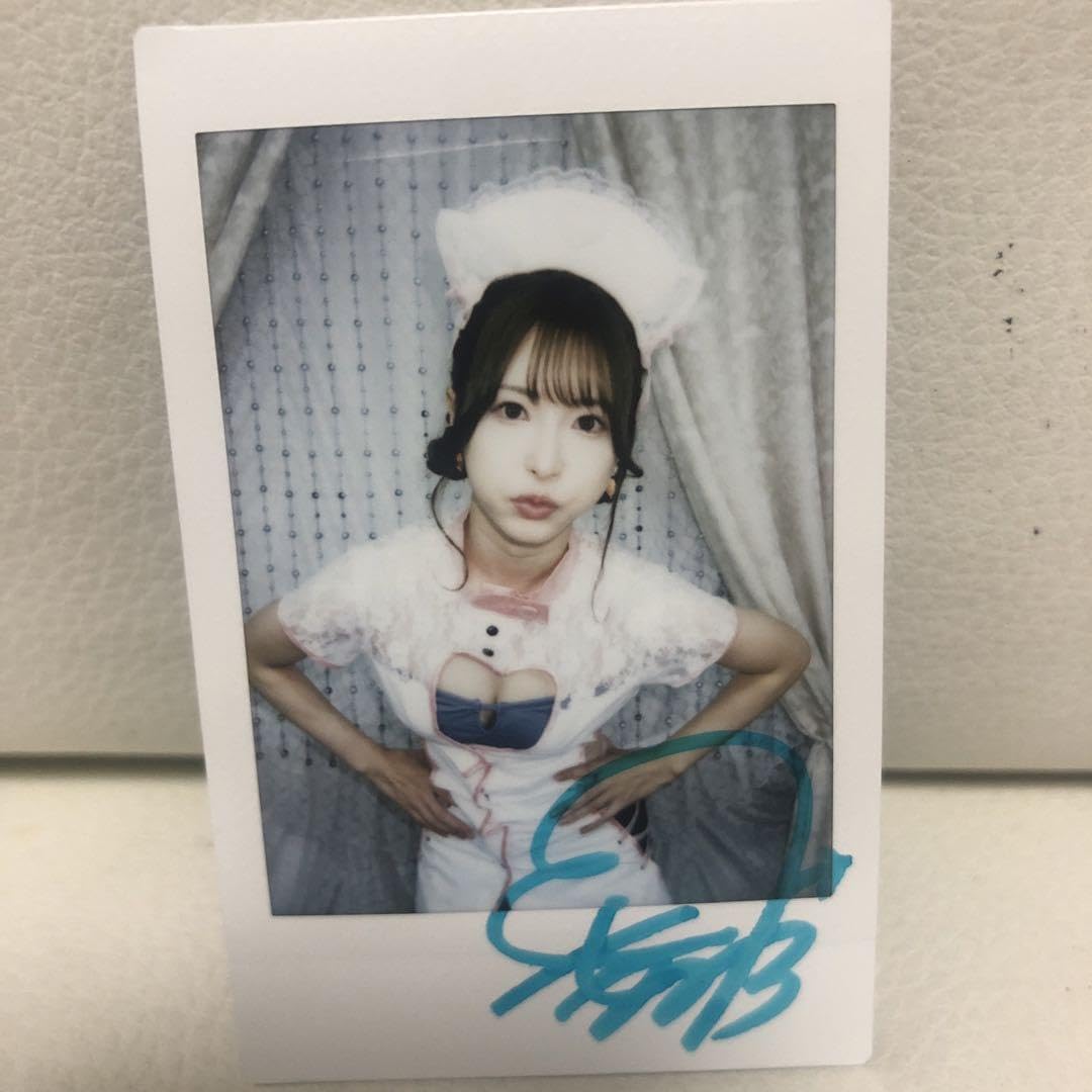 Amazon.co.jp: 天使もえ 直筆サイン入りチェキ ナース : おもちゃ