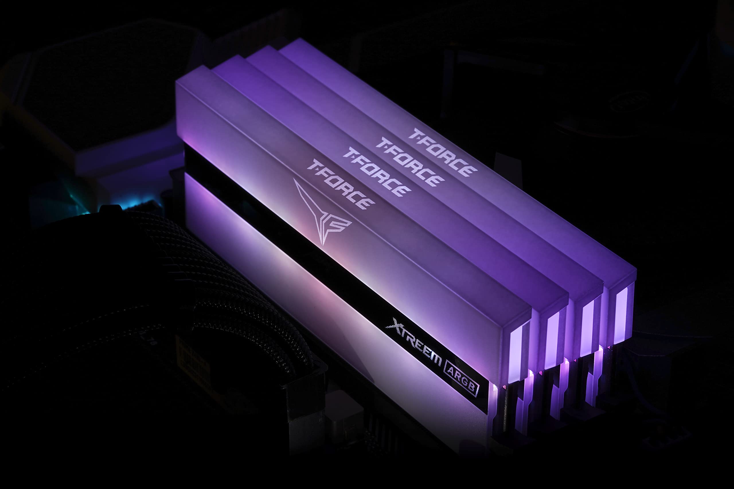 TEAMGROUP RAM Team D4 3200 16GB C16 T-Force Xtreem ARGB K2 W at