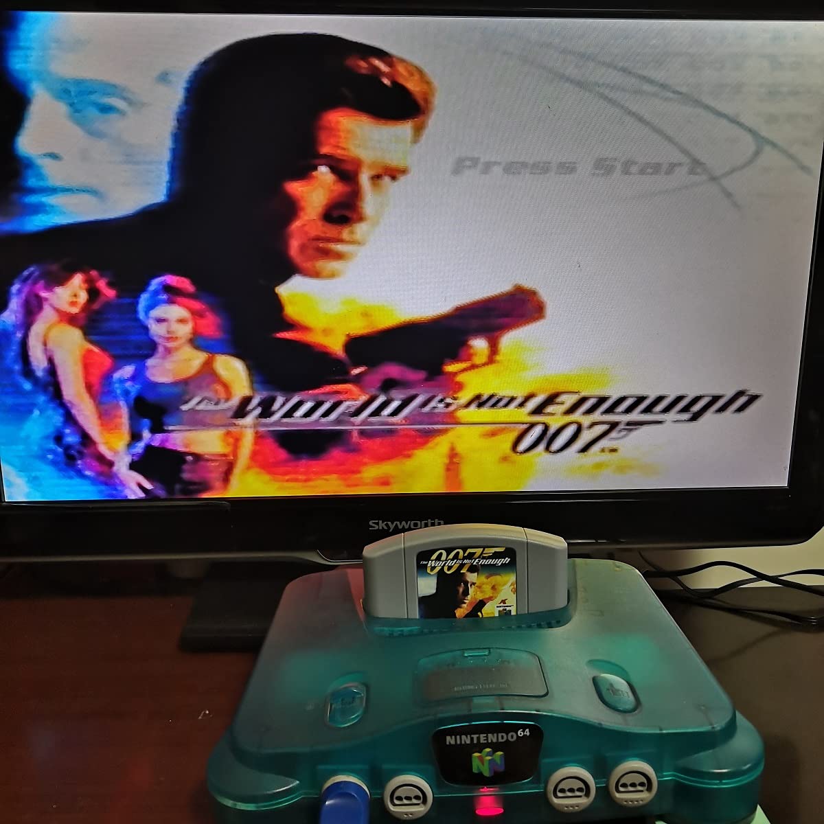 Amazon.com: 007 The World Is Not Enough Game Card for Nintendo 64