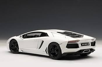 Amazon.co.jp: AUTOart 1/18 ランボルギーニ アヴェンタドール LP700-4