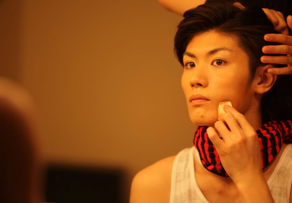 Amazon.co.jp: 三浦春馬写真集 Switch : マガジンハウス: 本