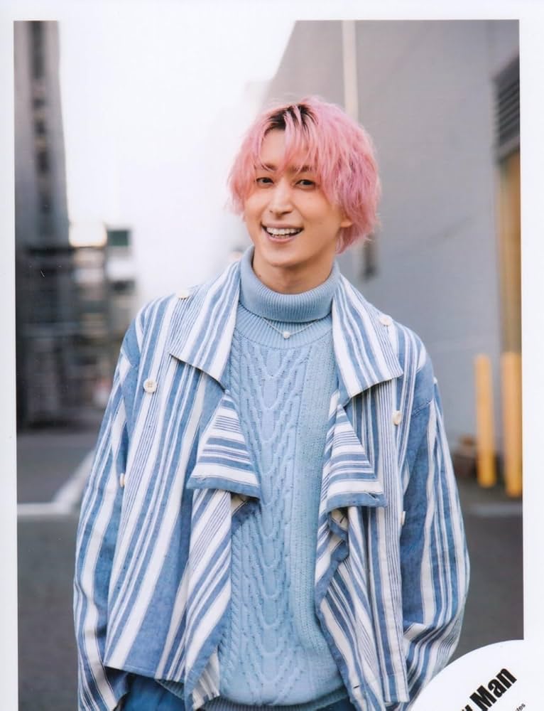 Amazon.co.jp: Snow Man 公式 生 写真（佐久間大介）SM01393 : おもちゃ