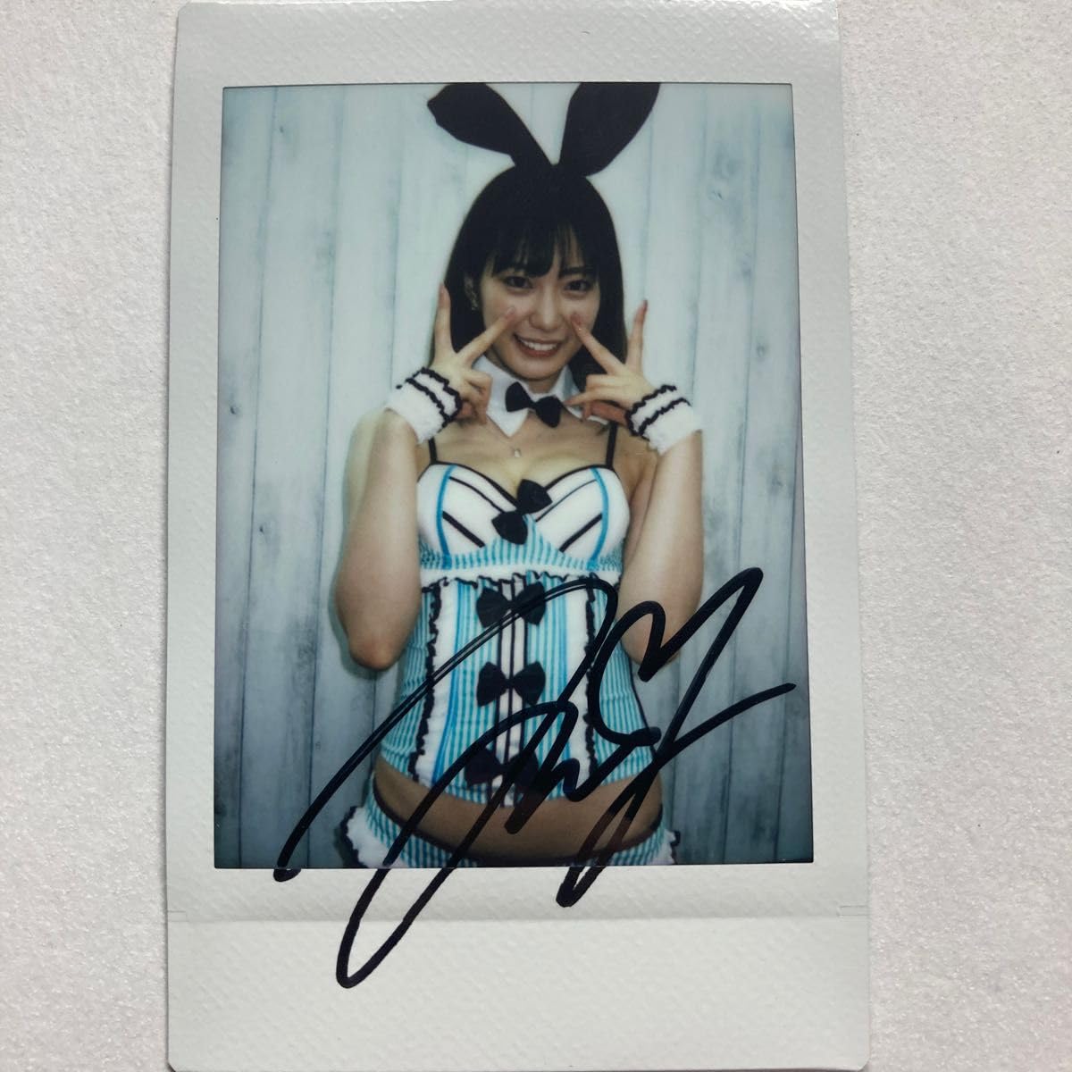 Amazon.co.jp: 美谷朱里 直筆サイン入り チェキセット : おもちゃ