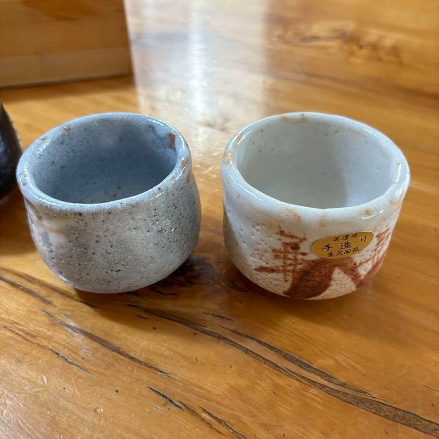 Amazon.co.jp: 美濃焼 古志野窯 秀泉陶苑 ぐい呑み お猪口5客 箱入り