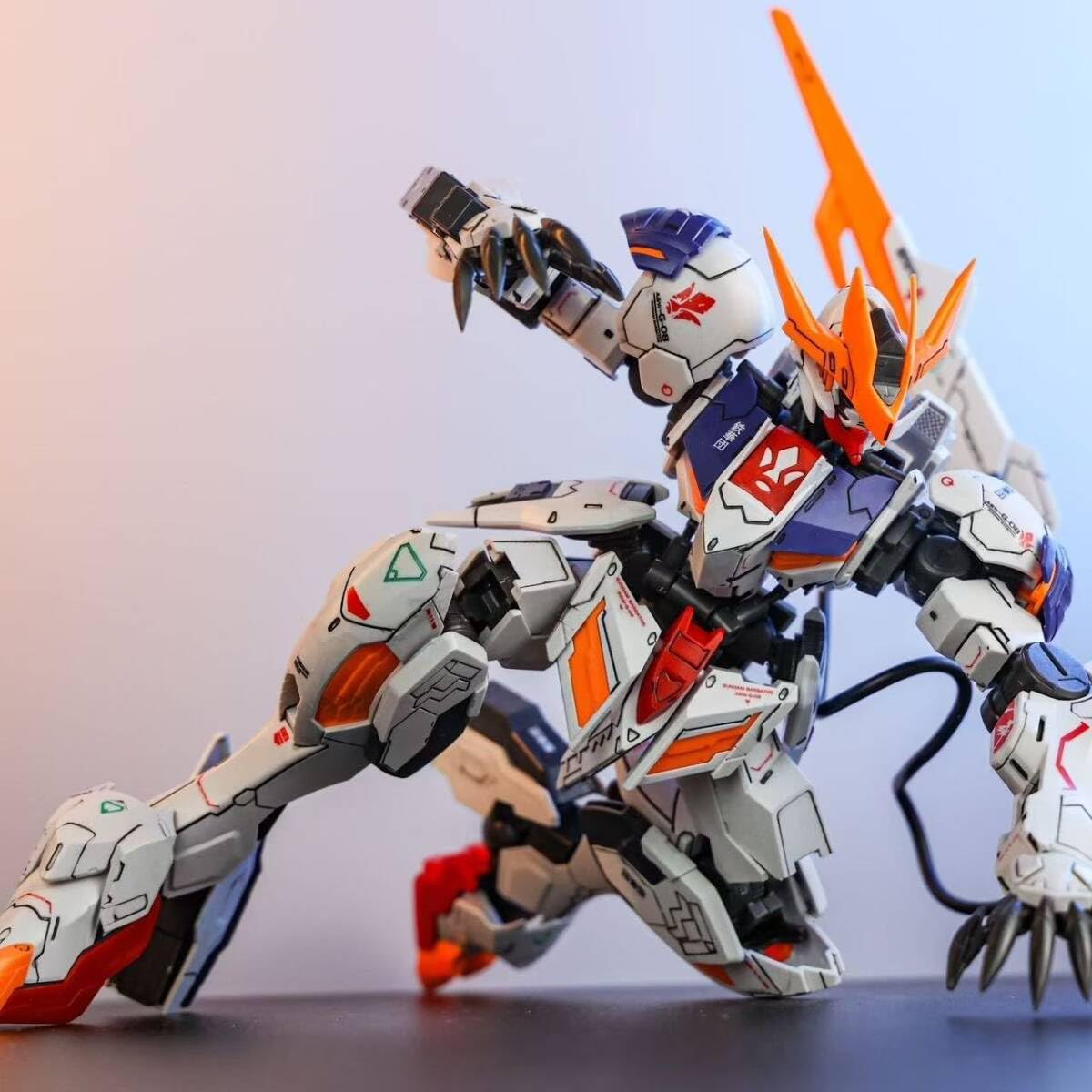 Amazon.co.jp: MAX1/100 バルバトスルプス 狼王 ウルフキング 鉄血の