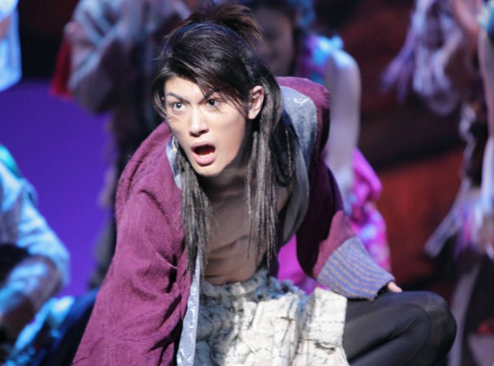 Amazon.co.jp: 三浦春馬写真集 Switch : マガジンハウス: 本