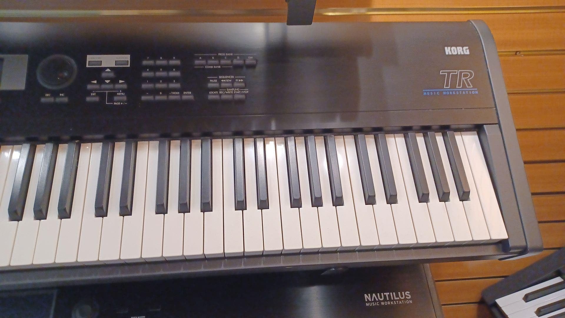 Amazon | KORG-TR61 | シンセサイザー | 楽器・音響機器