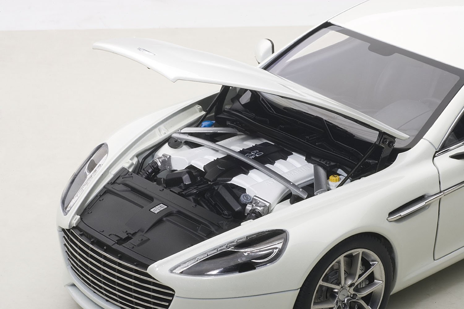 1/18 アストンマーチンラピードカスタム 1/18 オートアート アストン