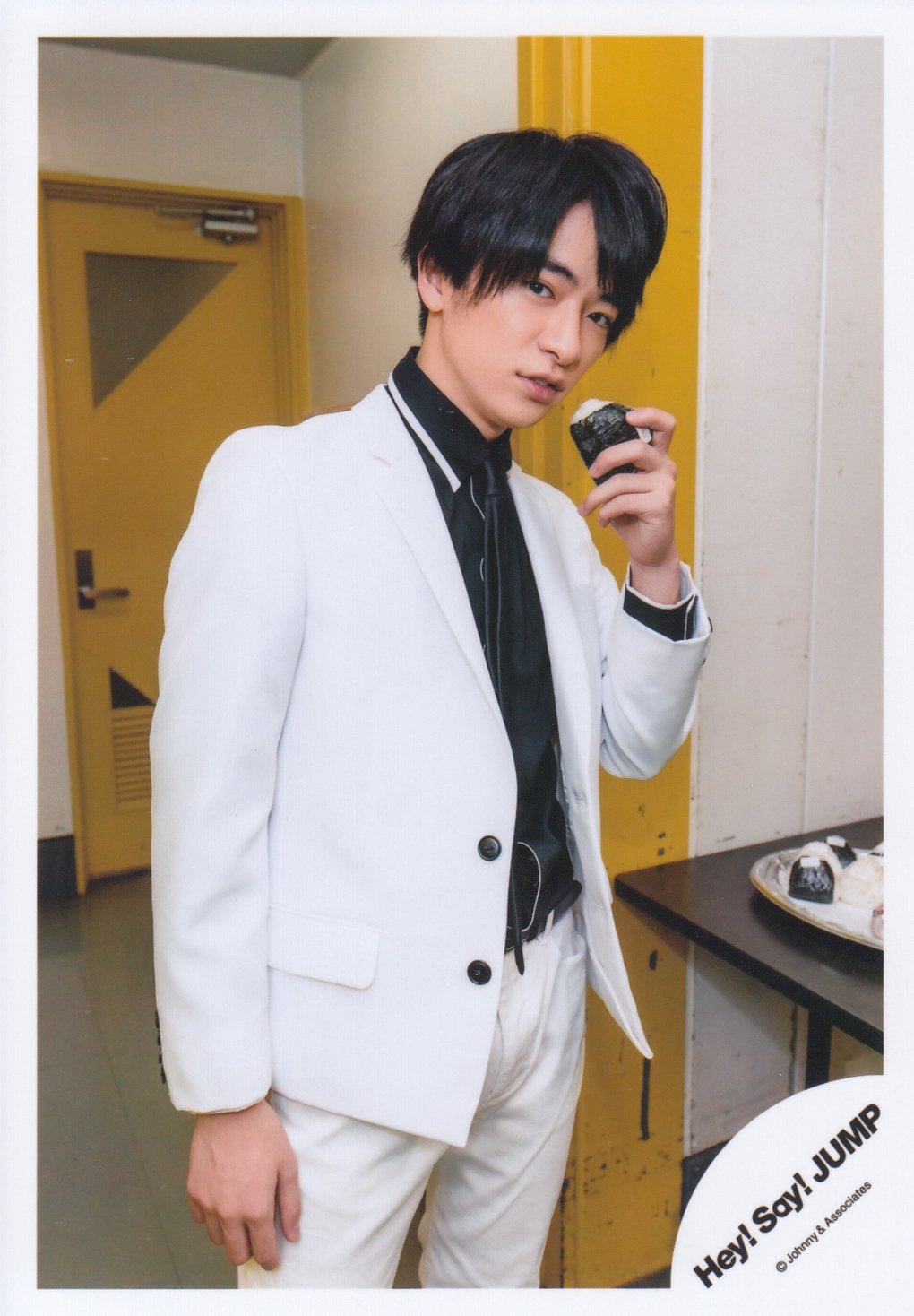 Amazon.co.jp: Hey! Say! JUMP 公式生写真（知念侑李）HC00095 : おもちゃ