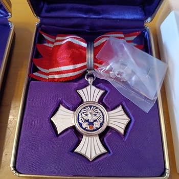 Amazon.co.jp: 日本赤十字社 銀色有功章 男性 女性用セット 略章付 完