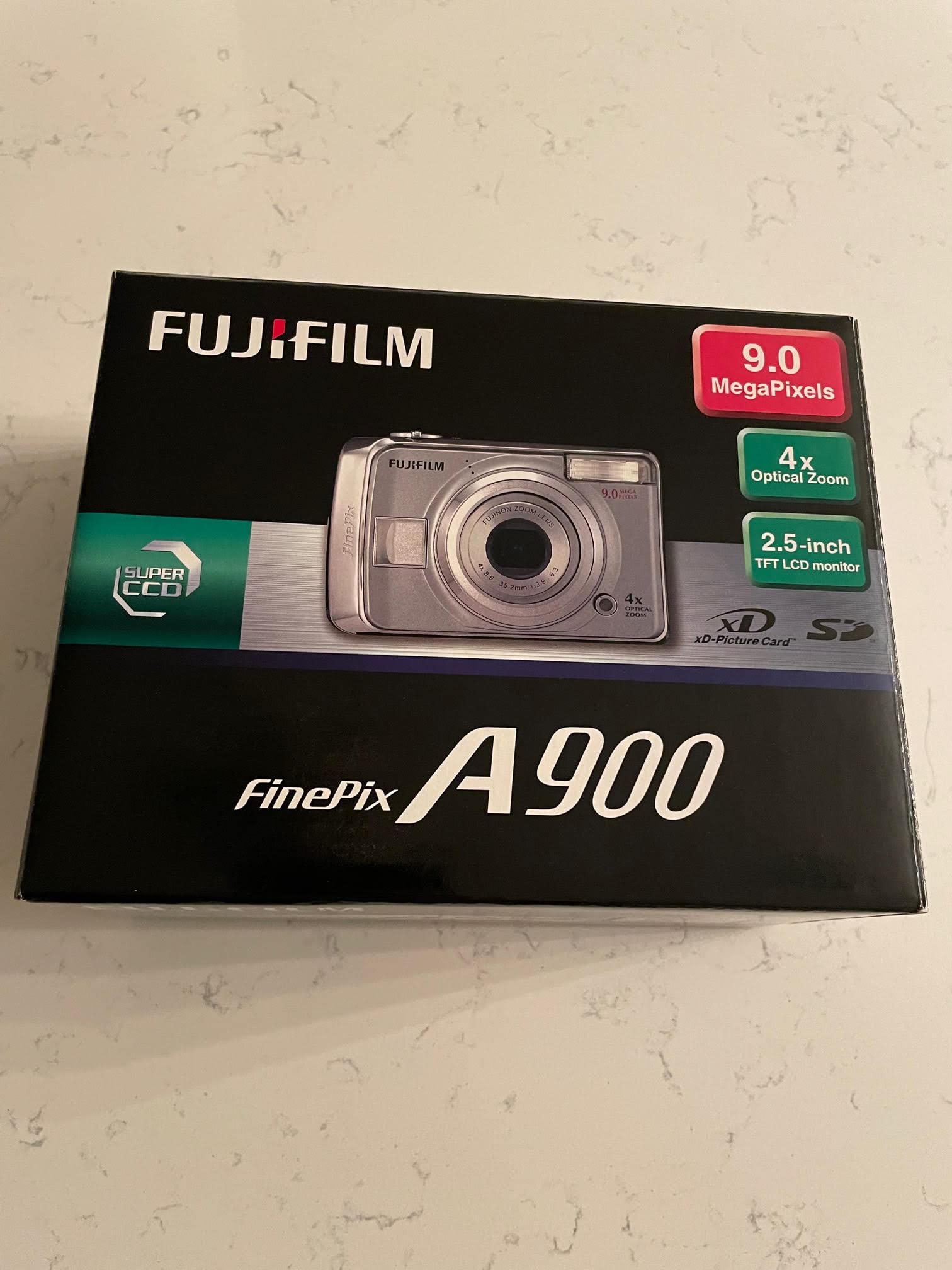 Amazon.com : Fujifilm Finepix A900 9MP Digital Camera with 4x