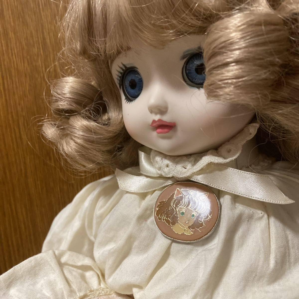 Amazon | レア 可愛い 初代 チビ猫ビスクドール ファンクラブバッジ