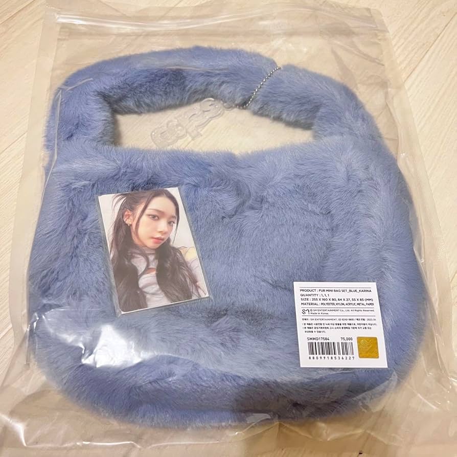 Amazon.co.jp: aespa カリナ 青 SYNK HYPER LINE ファーバッグ トレカ