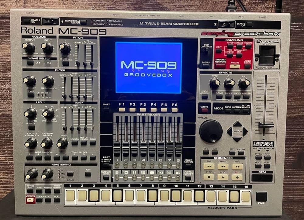 Amazon.co.jp: Roland SAMPLING GROOVEBOX MC-909 : Computers