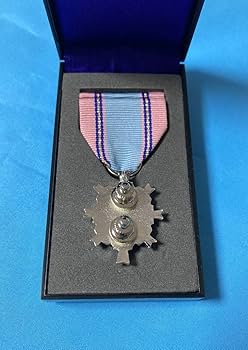 Amazon.co.jp: 自衛隊 第四級 防衛功労章（第11号 防衛記念章